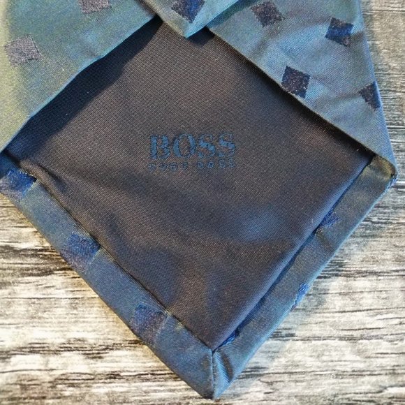 Pair of Hugo Boss Italian silk neckties - Picture 5 of 7